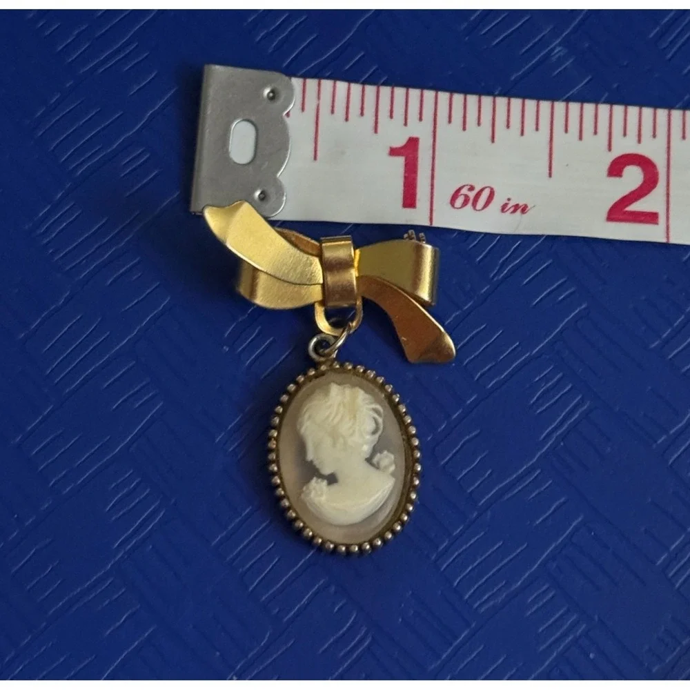Vintage‎ Signed Brooch Pin Lot 4 Pc Gold Tone Cameo Heart Monogram Pearl